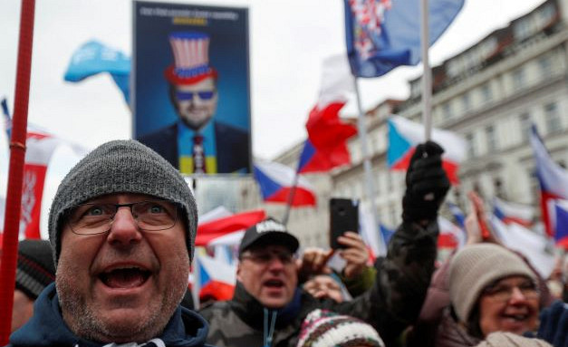 Тысячи участников антиправительственной акции в Праге потребовали перестать помогать Украине